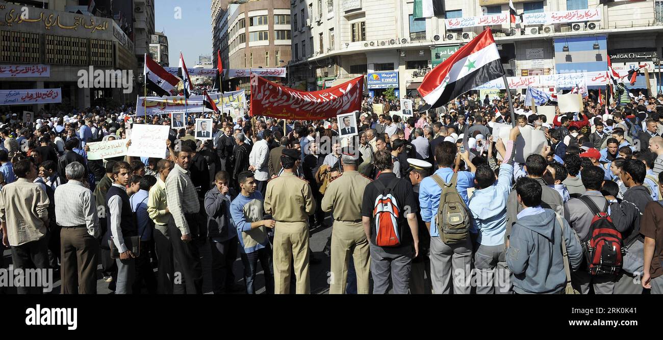 Bildnummer: 52754329 Datum: 30.10.2008 Copyright: imago/Xinhua Teilnehmer während einer antiamerikanischen Demonstration in Damaskus - PUBLICATIONxNOTxINxCHN, Personen; 2008, Damaskus, syrien gegen usa, Proteste, Demonstrant,; , quer, Kbdig, totale, , , , Asien o0 Gesellschaft Bildnummer 52754329 Datum 30 10 2008 Copyright Imago XINHUA Teilnehmer an einer antiamerikanischen Demonstration in Damaskus PUBLICATIONxNOTxINxCHN People 2008 Damaskus Syrien gegen USA Proteste Demonstrant horizontal Kbdig Long Shot Asia o0 Society Stockfoto