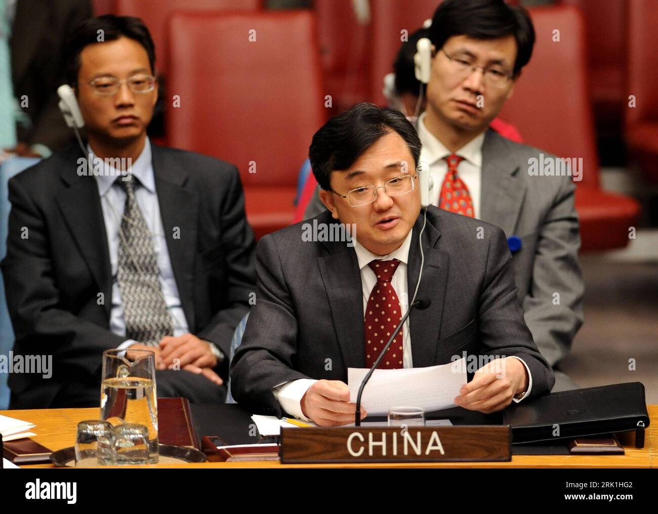 Bildnummer: 52939895 Datum: 20.03.2009 Copyright: imago/Xinhua Liu Zhenmin (China/UN-Gesandter) während einer Sitzung des UN-Sicherheitsrats zum Thema Darfur in New York PUBLICATIONxNOTxINxCHN, Personen; 2009, New York, Politik; , quer, Kbdig, Gruppenbild, Randbild, People Bildnummer 52939895 Datum 20 03 2009 Copyright Imago XINHUA Liu Zhenmin China UN Messenger während eines Treffens des UN-Sicherheitsrates zum Thema Darfur in New York PUBLICATIONxNOTxINxCHN People 2009 New Yorker Politik horizontale Kbdig Group Foto Edge Image Prominente Stockfoto