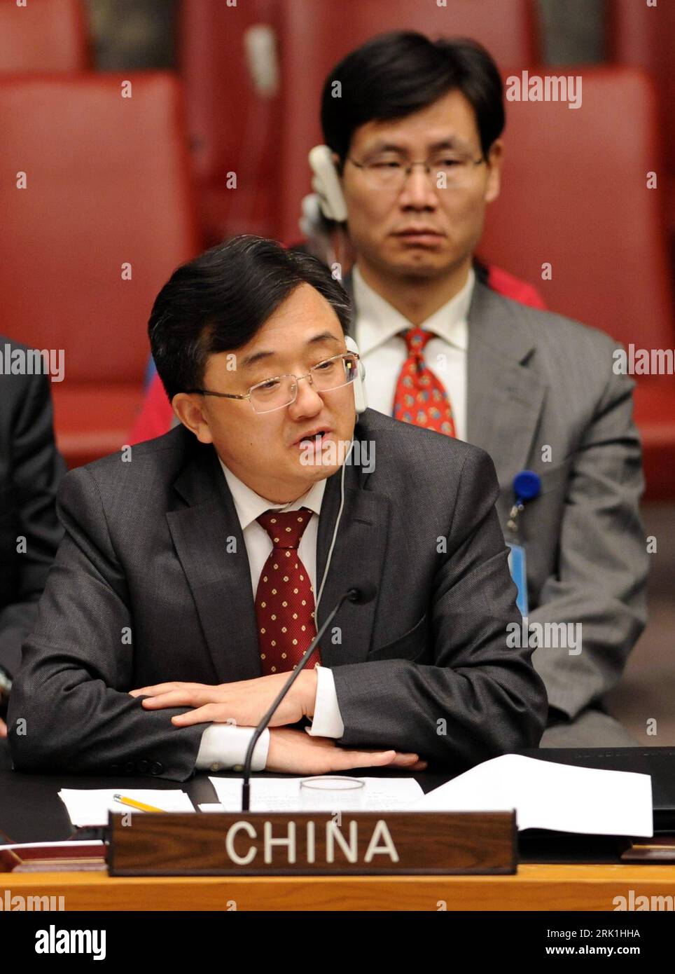 Bildnummer: 52939894 Datum: 20.03.2009 Copyright: imago/Xinhua Liu Zhenmin (China/UN-Gesandter) während einer Sitzung des UN-Sicherheitsrats zum Thema Darfur in New York PUBLICATIONxNOTxINxCHN, Personen; 2009, New York, Politik; , hoch, Kbdig, Einzelbild, Close, Randbild, People Bildnummer 52939894 Datum 20 03 2009 Copyright Imago XINHUA Liu Zhenmin China UN Messenger während eines Treffens des UN-Sicherheitsrates zum Thema Darfur in New York PUBLICATIONxNOTxINxCHN People 2009 New Yorker Politik vertikal Kbdig Single Close Edge Image Prominente Stockfoto