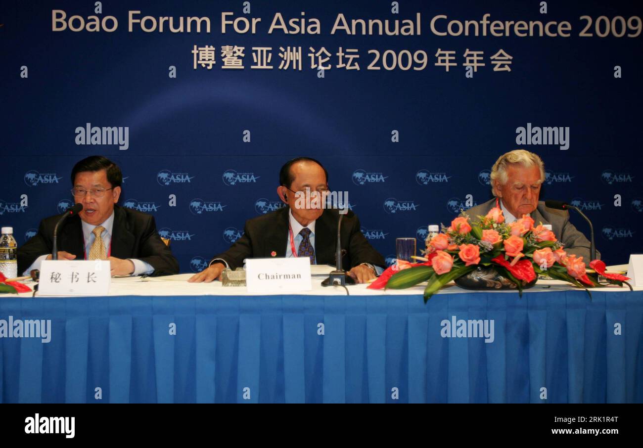 Bildnummer: 52974737 Datum: 16.04.2009 Copyright: imago/Xinhua Long Yongtu (China/Generalsekretär BFA), Fidel Valdez Ramos (Mitte, Philippinen/Verwaltungsratspräsident der BFA) und Bob Hawke (Re., Australien) auf dem Boao Forum for Asia (BFA) in Boao - PUBLICATIONxNOTxINxCHN , Politik, Personen, 2009, Boao China,; , quer, Kbdig, Gruppenbild, , , Leute o0 Randbild Bildnummer 52974737 Datum 16 04 2009 Copyright Imago XINHUA Long Yongtu China Generalsekretär BfA Fidel Valdez Ramos Center Philippinen Vorstandsvorsitzender der BfA und Bob Hawke Right Australia on the Boa Stockfoto