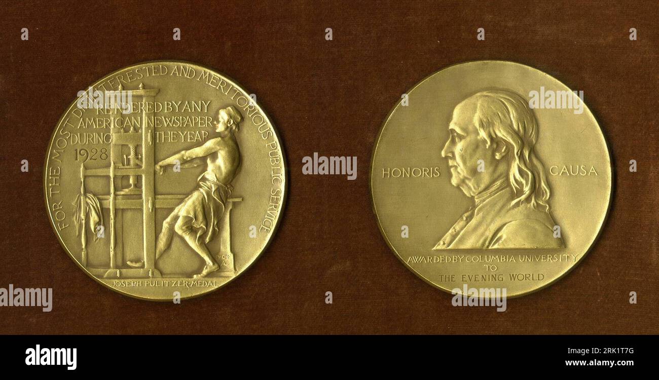 Bildnummer: 52982013 Datum: 21.04.2009 Copyright: imago/Xinhua Pulitzer-Preis-Medaille - PUBLICATIONxNOTxINxCHN, Objekte, premiumd; 2009, New York, Pulitzerpreis; , quer, Kbdig, Gruppenbild, ,; Aufnahmedatum geschätzt Bildnummer 52982013 Datum 21 04 2009 Copyright Imago XINHUA Pulitzer Prize Medal PUBLICATIONxNOTxINxCHN Objects Uraufführung 2009 New York Pulitzerpreis Horizontal Kbdig Group Foto Datum geschätzt Stockfoto