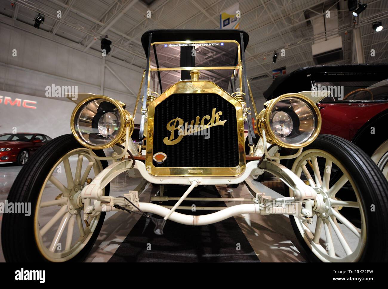 Bildnummer: 53038708 Datum: 29.05.2009 Copyright: imago/Xinhua Oldtimer - Buick Model 10 - im General Motors Heritage Center in Sterling Heights - PUBLICATIONxNOTxINxCHN, Objekte; 2009, Sterling Heights, USA, Ausstellung, GM, Museum, Auto; , quer, Kbdig, Einzelbild, Automobilindustrie, Wirtschaft, Frontal, Perspektive, , , Nordamerika o0 Schriftzug, Logos Bildnummer 53038708 Datum 29 05 2009 Copyright Imago XINHUA Oldtimer Buick Modell 10 im General Engine Heritage Center in Sterling Heights PUBLICATIONxNOTxINxCHN Objekte 2009 Sterling Heights USA Ausstellung GM Museum Car Horizontal Kbdig Stockfoto