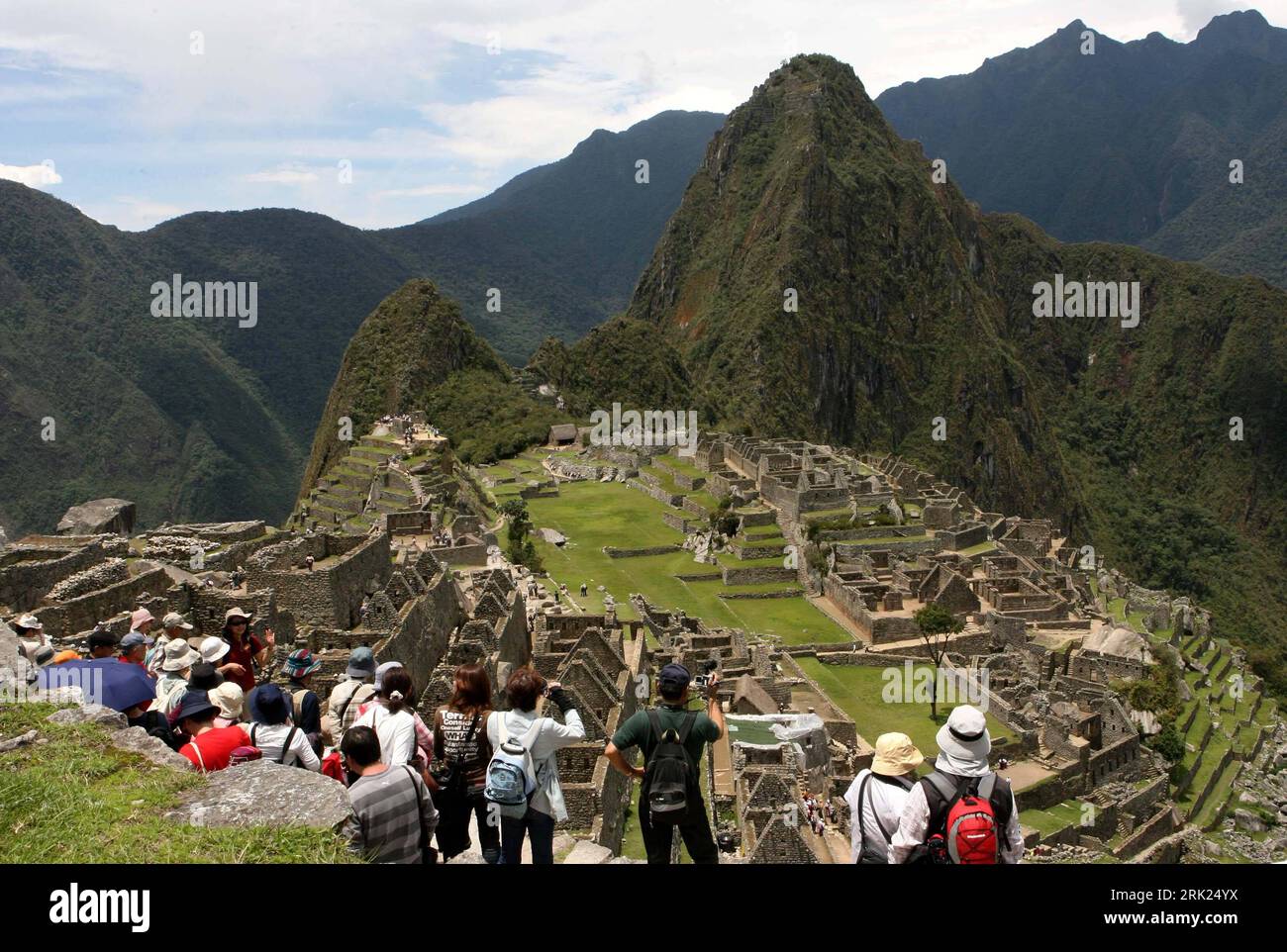 Bildnummer: 53114193 Datum: 28.11.2008 Copyright: imago/Xinhua Ruinen der Inka-Siedlung Machu Picchu in Peru - PUBLICATIONxNOTxINxCHN, Landschaft , Personen; 2008, Machu Picchu, Peru, Festung, Sehenswürdigkeit; , quer, Kbdig, Total, Gebirge, , Reisen, Südamerika Bildnummer 53114193 Datum 28 11 2008 Copyright Imago XINHUA Ruinen die Inka Siedlung Machu Picchu in Peru PUBLICATIONxNOTxINxCHN Landschaft Menschen 2008 Machu Picchu Peru Festung Landmark horizontal Kbdig Long Shot Mountains Reisen Südamerika Stockfoto