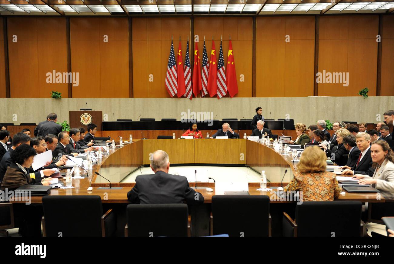 Bildnummer: 53227540 Datum: 28.07.2009 Copyright: imago/Xinhua (090728) -- WASHINGTON, 28. Juli 2009 (Xinhua) -- Delegierte nehmen an den strategischen Track-Diskussionen der China-USA Teil Strategischer und wirtschaftlicher Dialog in Washington, USA, 27. Juli 2009. Die China-USA Der strategische und wirtschaftliche Dialog, der erste seiner Art zwischen dem größten Entwicklungsland der Welt und dem größten entwickelten Land, wurde hier am Montag eröffnet. (Xinhua/Shen Hong) (zcq) (2)US-CHINA-DIALOG-STRATEGISCHE SPUR PUBLICATIONxNOTxINxCHN People Politik kbdig xkg 2009 quer Bildnummer 53227540 Datum 28 Stockfoto