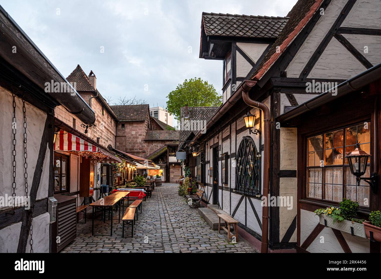 Mittelalterliche kleine Fachwerkhäuser in Nürnberg Stockfoto
