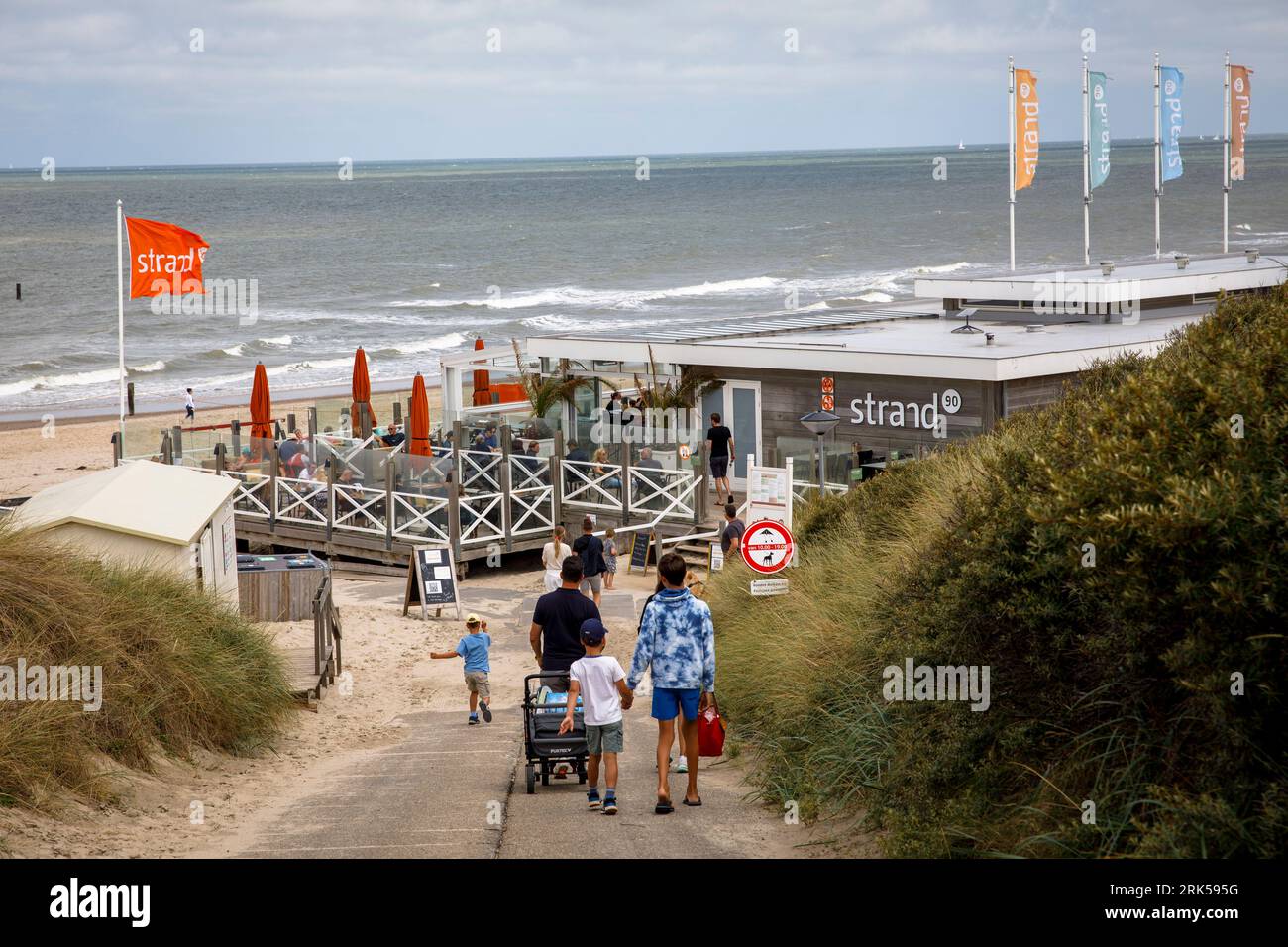 Restaurant Pavillon Strand90 am Strand in Domburg auf der Halbinsel Walcheren, Zeeland, Niederlande. Pavillon Restaurant Strand90 am Strand von Domb Stockfoto