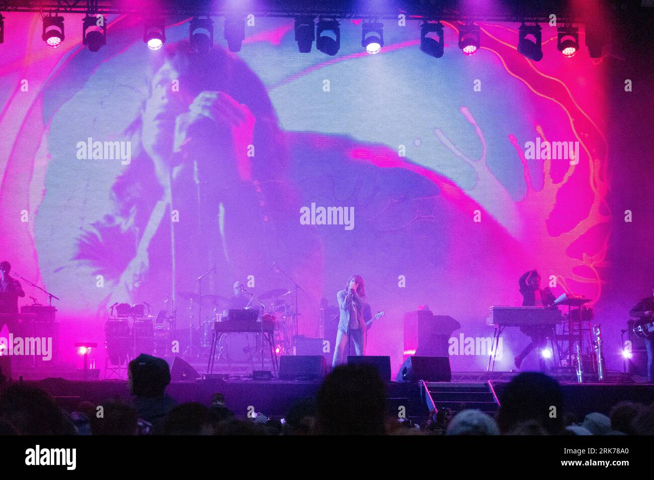 Paolo Nutini tritt auf der Obelisk-Bühne beim Latitude Festival 2023 auf Stockfoto