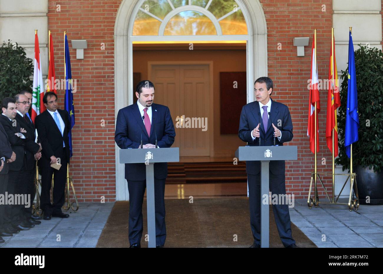 Bildnummer: 53927641 Datum: 08.04.2010 Copyright: imago/Xinhua der spanische Premierminister Jose Luis Rodriguez Zapatero (R) und der libanesische Premierminister Saad al-Hariri halten nach ihrem Treffen in Madrid, Spanien, am 8. April 2010 eine gemeinsame Pressekonferenz ab. Es war Saad al-Hariris erste Reise nach Spanien. (Xinhua/Chen Haitong) (lyx) (3)SPAIN-LEBANON-ZAPATERO-SAAD AL-HARIRI-MEETING PUBLICATIONxNOTxINxCHN People Politik premiumd xint kbdig xsp 2010 quer Bildnummer 53927641 Datum 08 04 2010 Copyright Imago XINHUA die spanischen Premierminister Jose Luis Rodriguez Zapatero Saad und die libanesischen Premierminister Stockfoto