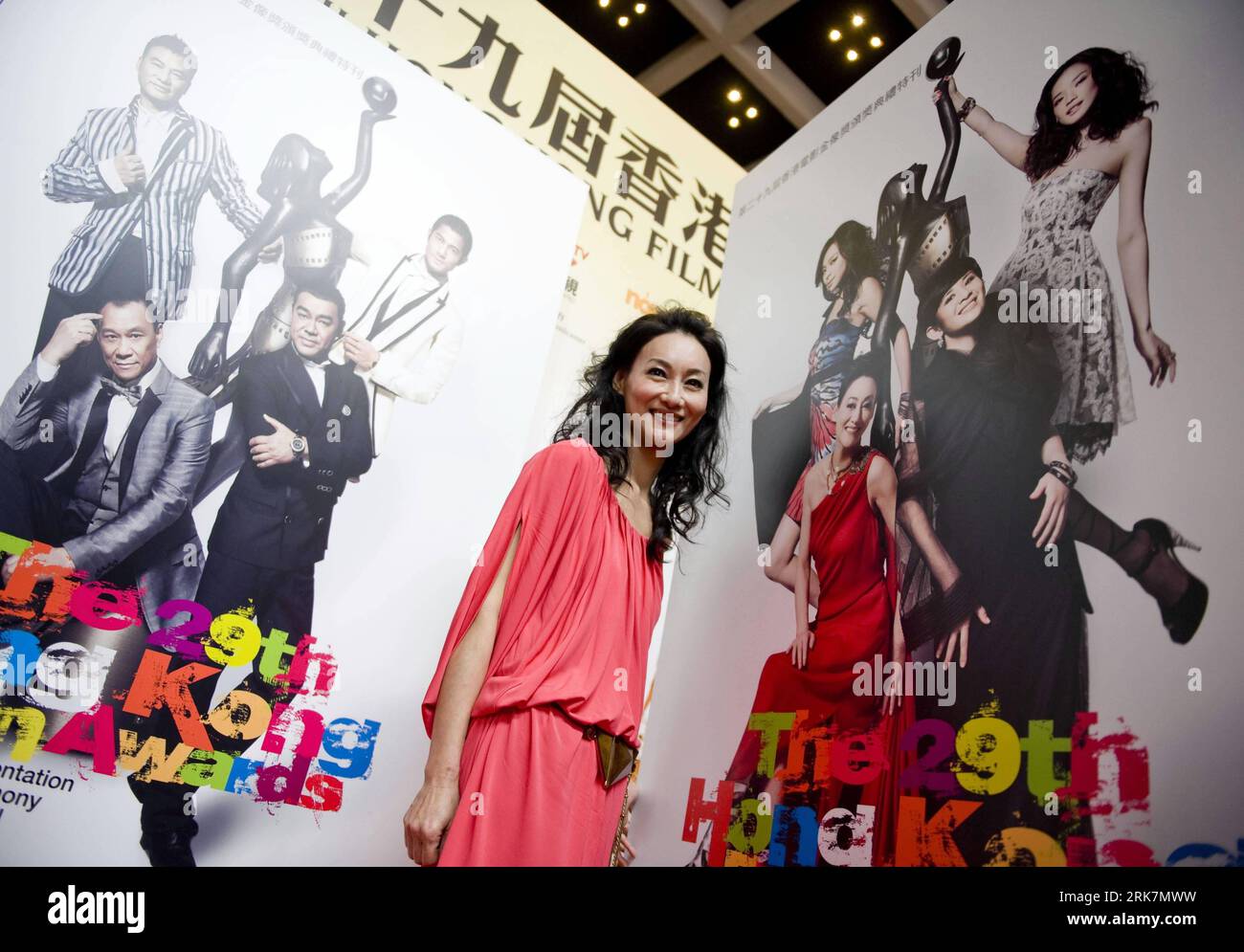 Bildnummer: 53928463 Datum: 09.04.2010 Copyright: imago/Xinhua (100409) -- HONG KONG, April 9, 2010 (Xinhua) -- Hong Kong actress Wai Ying-hung poses for photos during a news conference promoting the Hong Kong Film Awards in Hong Kong, south China, on April 9, 2010. The 29th Hong Kong Film Awards Presentation Ceremony will be held on April 18, 2010 in Hong Kong. (Xinhua/Lui Siu Wai) (zcq) (3)CHINA-HONG KONG-FILM AWARDS (CN) PUBLICATIONxNOTxINxCHN Kultur People Film kbdig xng 2010 quer premiumd xint Bildnummer 53928463 Date 09 04 2010 Copyright Imago XINHUA Hong Kong April 9 2010 XINHUA Stockfoto