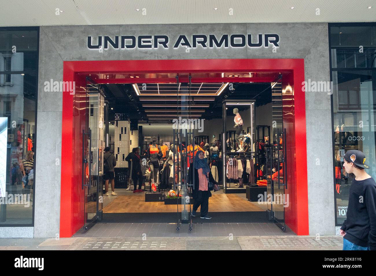LONDON 27. JULI 2023 Under Armour Store in der Oxford Street amerikanische Sportswear Marke Stockfotografie Alamy
