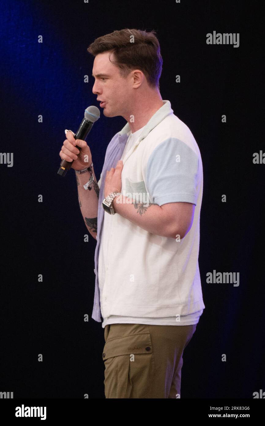 Comedian Ed Gamble tritt beim Latitude Festival 2023 auf Stockfoto