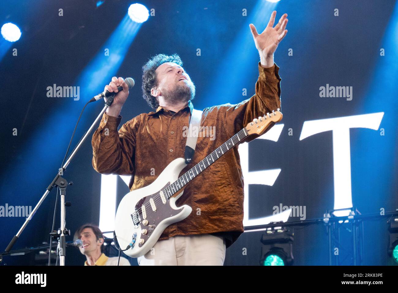 Sänger Joseph Mount trat mit Metronomy beim Latitude Festival 2023 auf Stockfoto