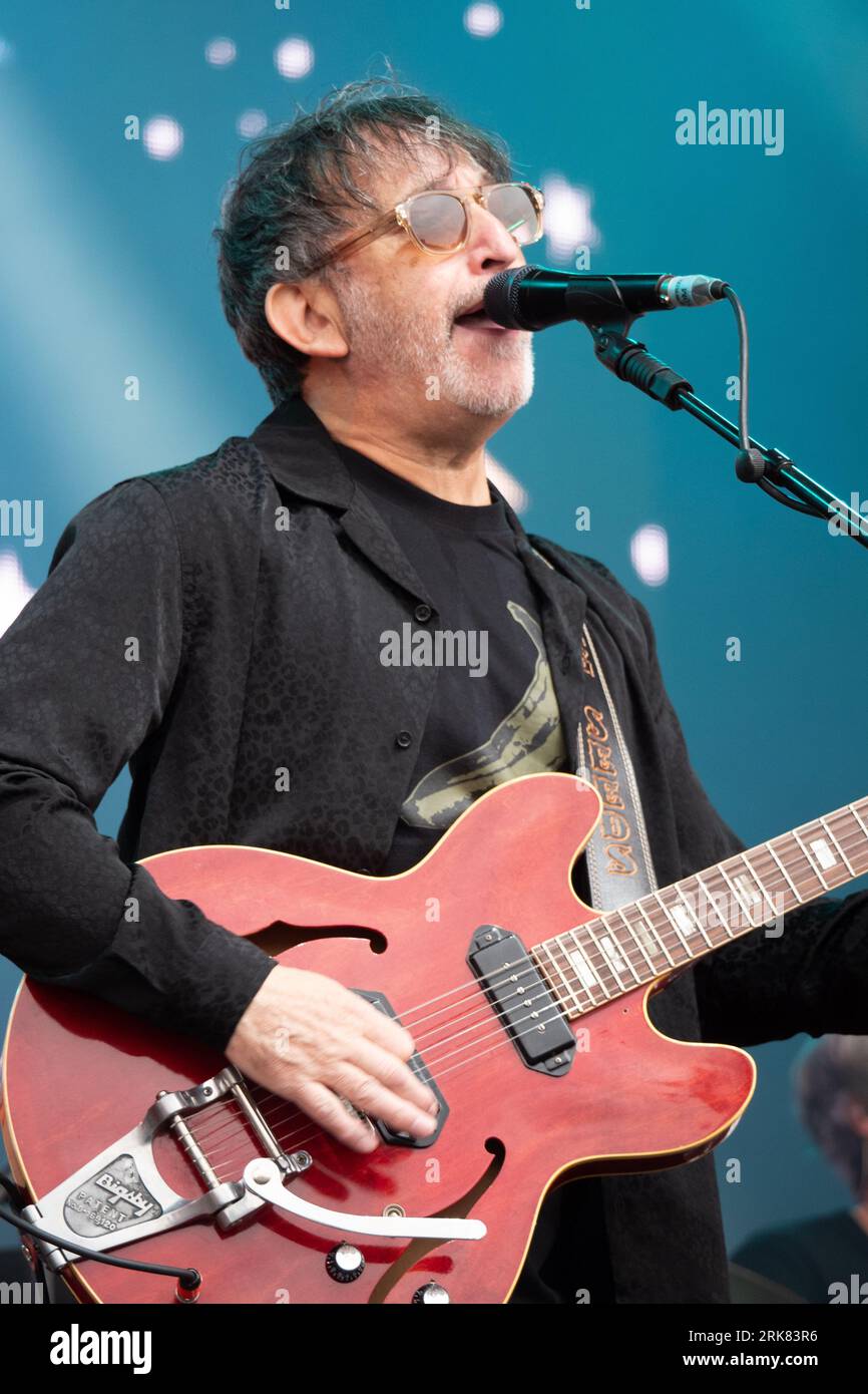 Der Gitarrist und Sänger Ian Broudie von The Lightning Seeds trat beim Latitude Festival 2023 auf Stockfoto