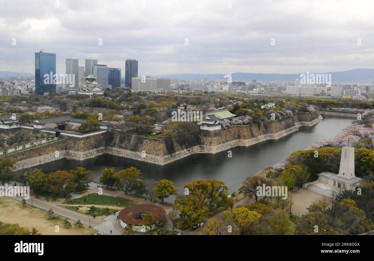 Bildnummer: 54019273 Datum: 07.04.2010 Copyright: imago/Xinhua Ein Moat wird am 7. April 2010 in Osaka, Japan gesehen. Osaka von Japan, eine Wassermetropole , hat eine 1.400-jährige Geschichte der Koexistenz und Entwicklung mit Wasser. (Xinhua/Ji Chunpeng) (lr) – DER WASSERMETROPOLE OSAKA (CN) PUBLICATIONxNOTxINxCHN Reisen kbdig xub 2010 quer Highlight o0 Burggraben, Burg, Festung Osaka-Jo Bildnummer 54019273 Datum 07 04 2010 Copyright Imago XINHUA ein Graben IST Seen in Osaka Japan AM 7. April 2010 Osaka von Japan eine Wassermetropole hat eine 1 400 Jahre Geschichte und Entwicklung mit Wasser XINHUA JI Chunpeng LR Stockfoto