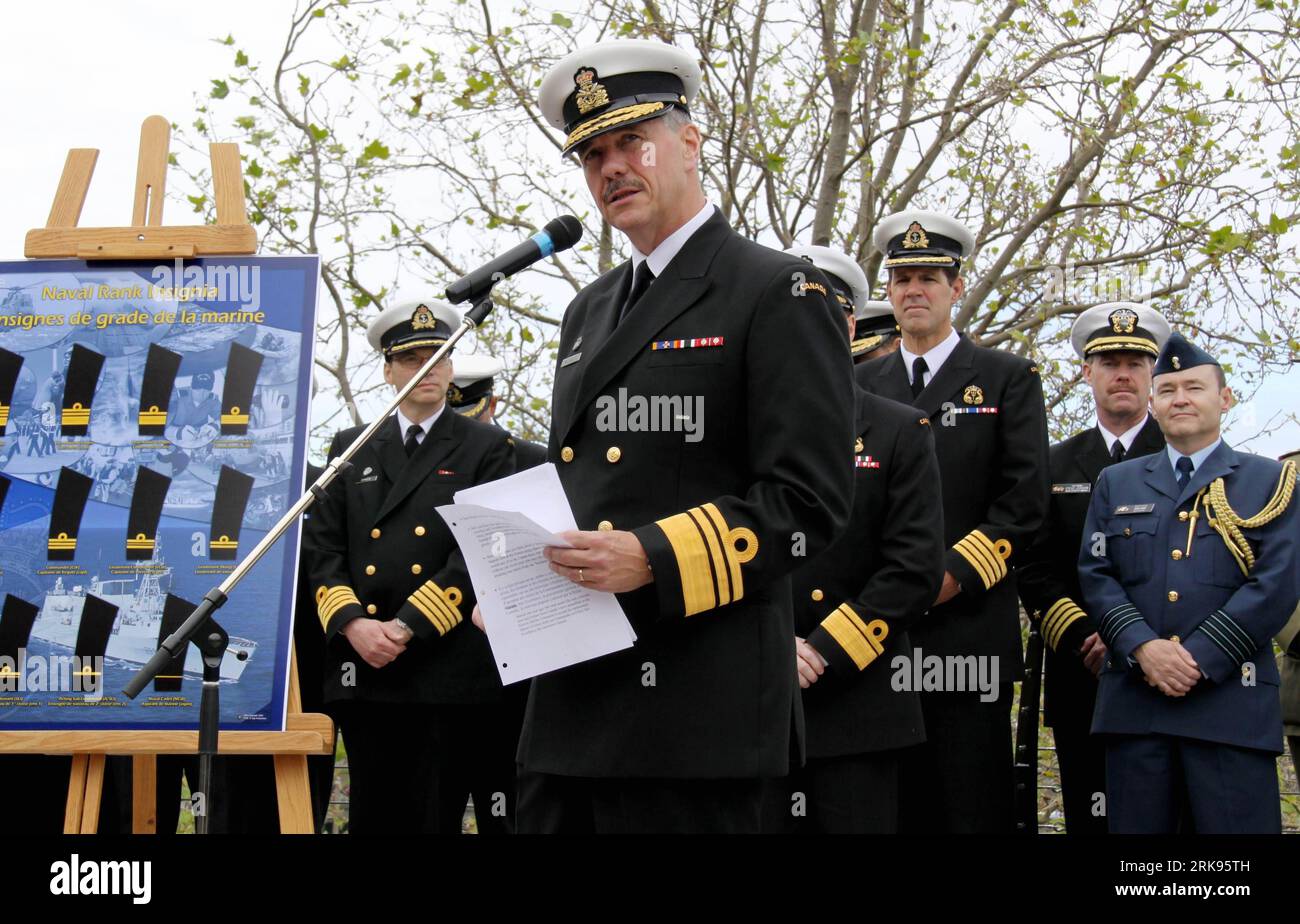 Bildnummer: 54136818 Datum: 11.06.2010 Copyright: imago/Xinhua (100612) -- VICTORIA, 12. Juni 2010 (Xinhua) -- Vice-Admiral Dean McFadden, Chef des kanadischen Seestreitpersonals, hält eine Rede während der Eröffnungszeremonie zur Feier des 100-jährigen Jubiläums der kanadischen Marine in Victoria, der Hauptstadt der Provinz British Columbia, am 11. Juni 2010. (Xinhua/HuangxXiaonan)(zl) (1)CANADA-VICTORIA-NAVY-CENTENNIAL PUBLICATIONxNOTxINxCHN People Gesellschaft Militär Marine Jahrestag Premiere xint kbdig xsk 2010 quer Bildnummer 54136818 Datum 11 06 2010 Copyright Imago XINHUA Victoria Juni 12 2010 Stockfoto