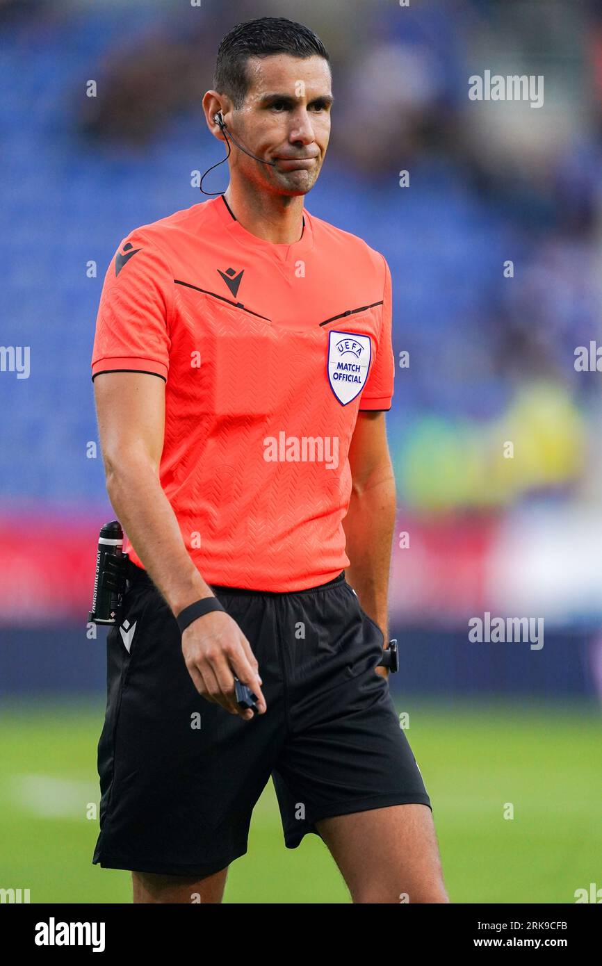 Genk, Belgien. August 2023. GENK, BELGIEN - 24. AUGUST: Schiedsrichter  Antonio Nobre während der UEFA Europa Conference League - Play-Off-Runde im  ersten Leg zwischen KRC Genk und Adana Demirspor in der Cegeka