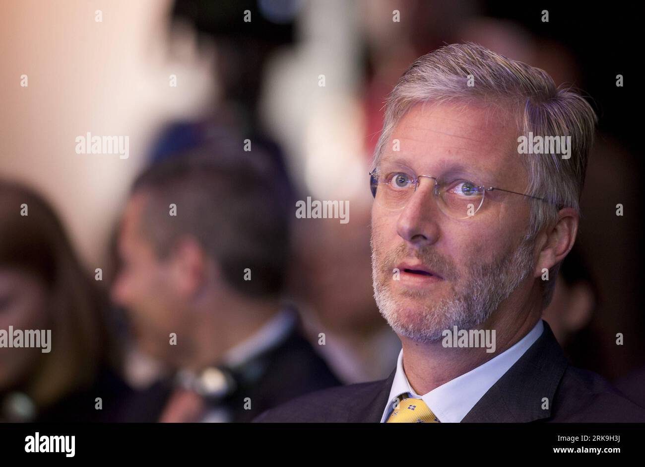 Bildnummer: 54195917  Datum: 01.07.2010  Copyright: imago/Xinhua (100701) -- BRUSSELS, July 1, 2010 (Xinhua) -- The Prince Philippe of Belgium attends the European Business Summit in Brussels, capital of Belgium, on July 1, 2010. Around 100 business leaders, high level academics and officials attended the 2-day summit which kicked off Wednesday. (Xinhua/Thierry Monasse) (ypf) (10)BELGIUM-BRUSSELS-EUROPEAN BUSINESS SUMMIT PUBLICATIONxNOTxINxCHN People Wirtschaft Porträt Königshaus Adel Belgien kbdig xdp premiumd xint 2010 quer     Bildnummer 54195917 Date 01 07 2010 Copyright Imago XINHUA  Brus Stockfoto