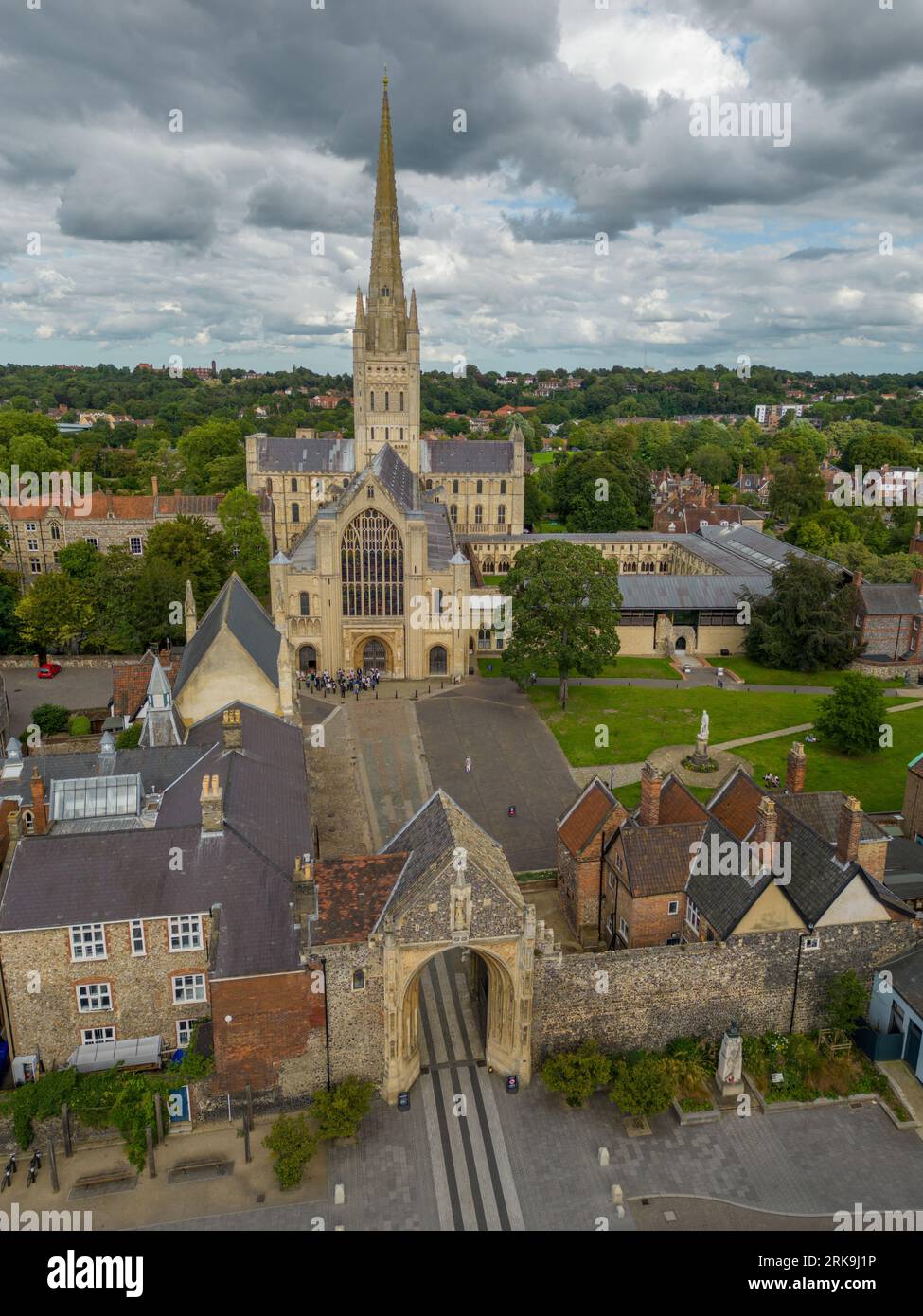 Stadtzentrum von Norwich, Großbritannien. Blick aus der Vogelperspektive auf das Stadtzentrum und die berühmte Kathedrale. Norwich in East Anglia Stockfoto