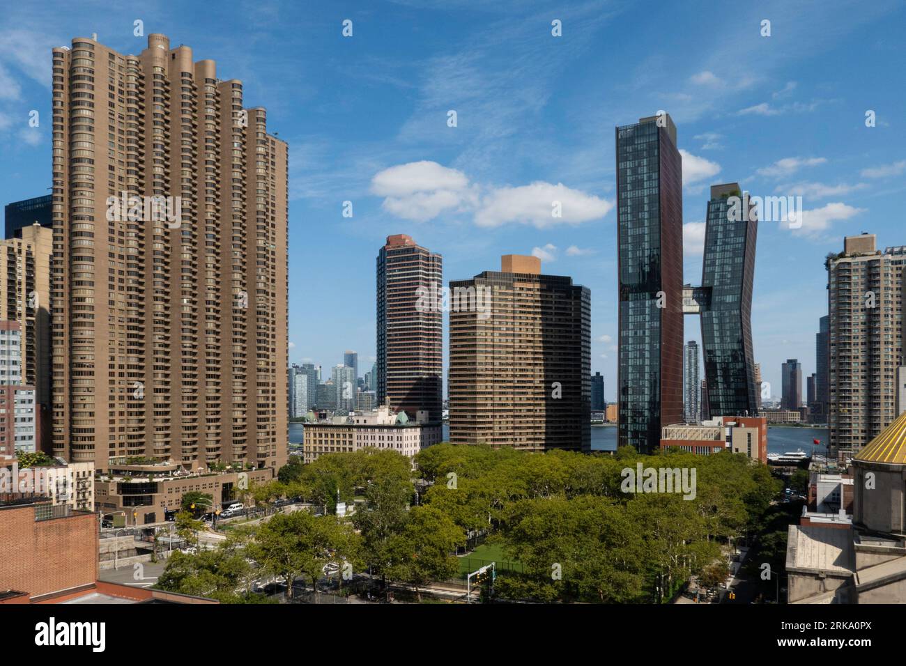 Das American Copper Building ist eine interessante Architektur auf der East Side von Midtown Manhattan, New York City, 2023, USA Stockfoto
