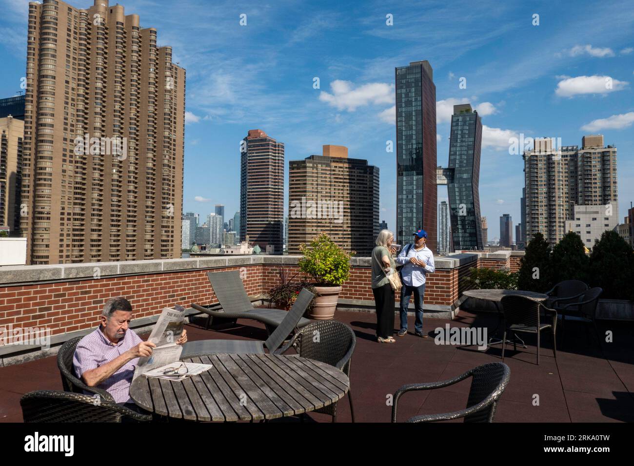 Das American Copper Building ist eine interessante Architektur auf der East Side von Midtown Manhattan, New York City, 2023, USA Stockfoto