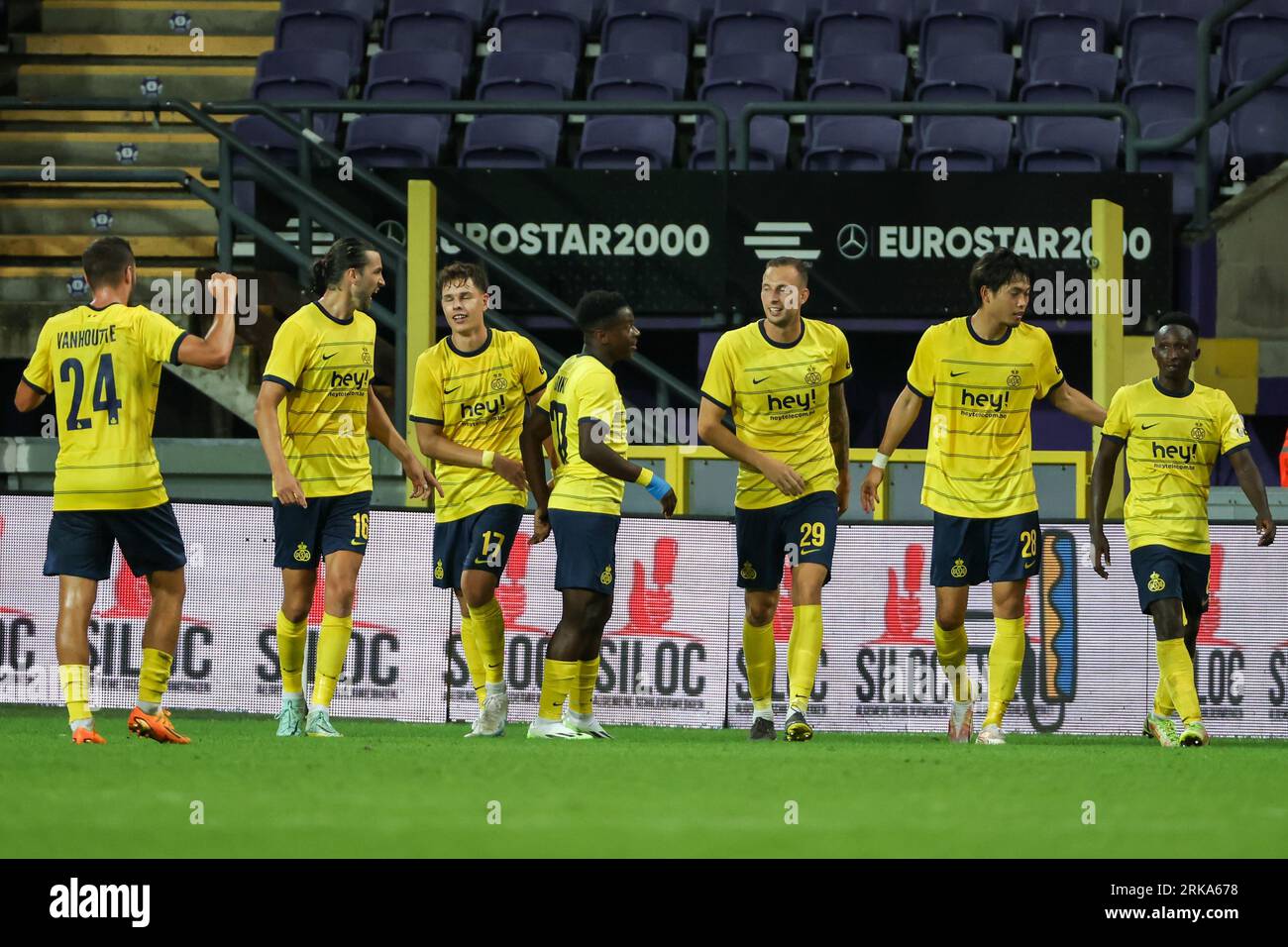 Brüssel, Belgien. August 2023. Die Spieler von Union feiern nach einem Fußballspiel zwischen der Belgischen Royale Union Saint Gilloise und dem Schweizer FC Lugano am Donnerstag, den 24. August 2023, in Brüssel, dem ersten Playoff des UEFA Europa League-Wettbewerbs. BELGA FOTO DAVID PINTENS Credit: Belga News Agency/Alamy Live News Stockfoto