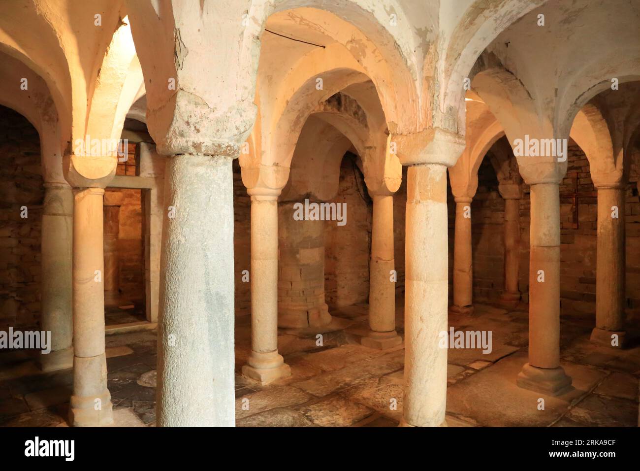 Krypta der Kirche Chiesa di San Vincenzo, Gravedona, Comer See (Lago di Como), Italien. Stockfoto