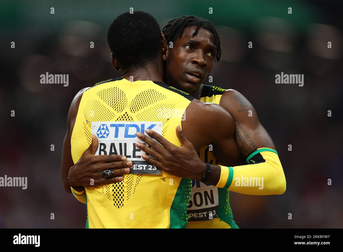 National Athletics Centre, Budapest, Ungarn. August 2023. (L bis R) Sean Bailey, Antonio Watson (JAM), 24. AUGUST 2023 - Leichtathletik: Leichtathletik-Weltmeisterschaften Budapest 2023 Männer 400m Finale im National Athletics Centre, Budapest, Ungarn. Quelle: Naoki Morita/AFLO SPORT/Alamy Live News Stockfoto