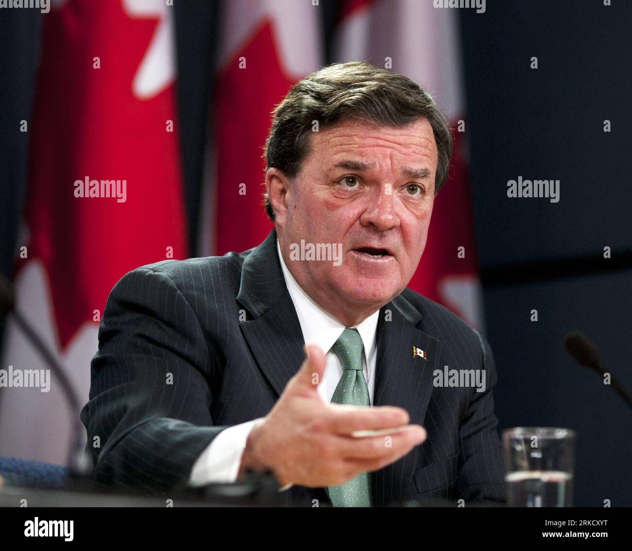 Bildnummer: 54826233 Datum: 18.01.2011 Copyright: imago/Xinhua (110118) -- OTTAWA, 18. Januar 2011 (Xinhua)Kanadas Bundesfinanzminister Jim Flaherty spricht auf einer Pressekonferenz im National Press Theatre in Ottawa, Kanada, am 17. Januar, 2011.Flaherty kündigte an, dass strengere Hypothekenvorschriften, einschließlich der Tilgungsfristen für Hypotheken, von 35 Jahren auf 30 Jahre reduziert werden, um Bedenken hinsichtlich der hohen Verschuldung der kanadischen Haushalte auszuräumen. (Xinhua/Christopher Pike)(lj) CANADA-MORTAGE-REDUCTION PUBLICATIONxNOTxINxCHN People Politik kbdig xsk 2011 quadrat Bildnummer 54826233 Datum 18 01 2011 Copyright Imago Stockfoto