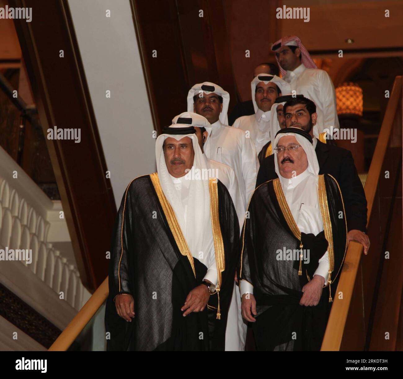 Bildnummer: 54992581 Datum: 07.03.2011 Copyright: imago/Xinhua (110308) -- ABU DHABI, 8. März 2011 (Xinhua) --Qatars Premierminister und Außenminister Sheikh Hamad bin Jassim bin Jabor Al Thani (L, vorderste Reihe) nimmt am 7. März 2011 an einem Treffen des Golf-Kooperationsrates (GCC) Teil. (Xinhua/an Jiang) (yc) VAE-ABU DHABI-GCC-FM-MEETING PUBLICATIONxNOTxINxCHN Politik People kbdig xub 2011 Quadrat Premiere Bildnummer 54992581 Datum 07 03 2011 Copyright Imago XINHUA Abu Dhabi 8. März 2011 XINHUA Qatar S Premierminister und Außenminister Scheich Hamad am Jass Stockfoto