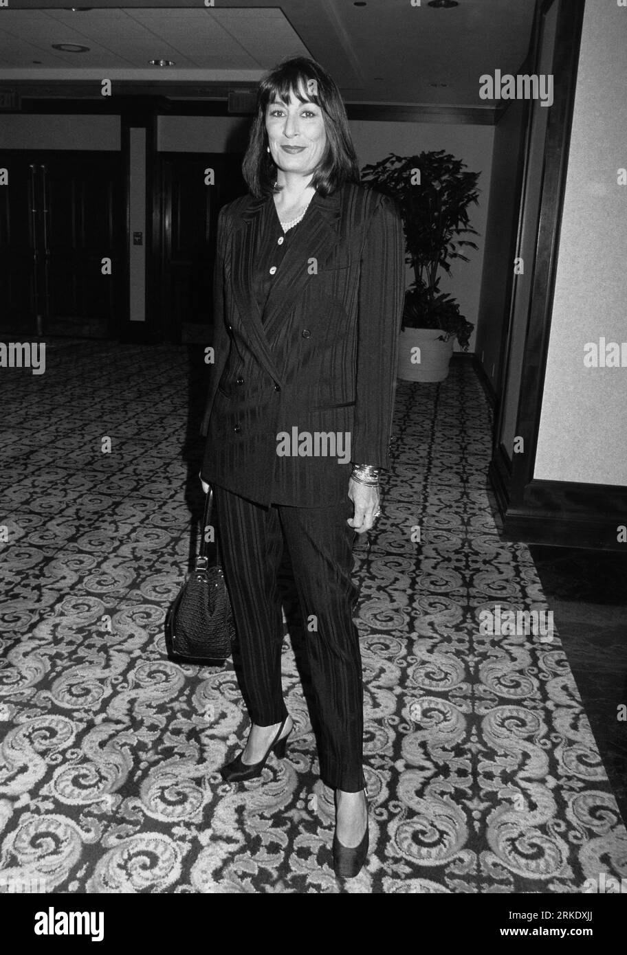 LOS ANGELES, CA. 21. Juni 1996: Schauspielerin Anjelica Huston bei den Women in Film Crystal + Lucy Awards im Century Plaza Hotel. Bild: Paul Smith / Featureflash Stockfoto