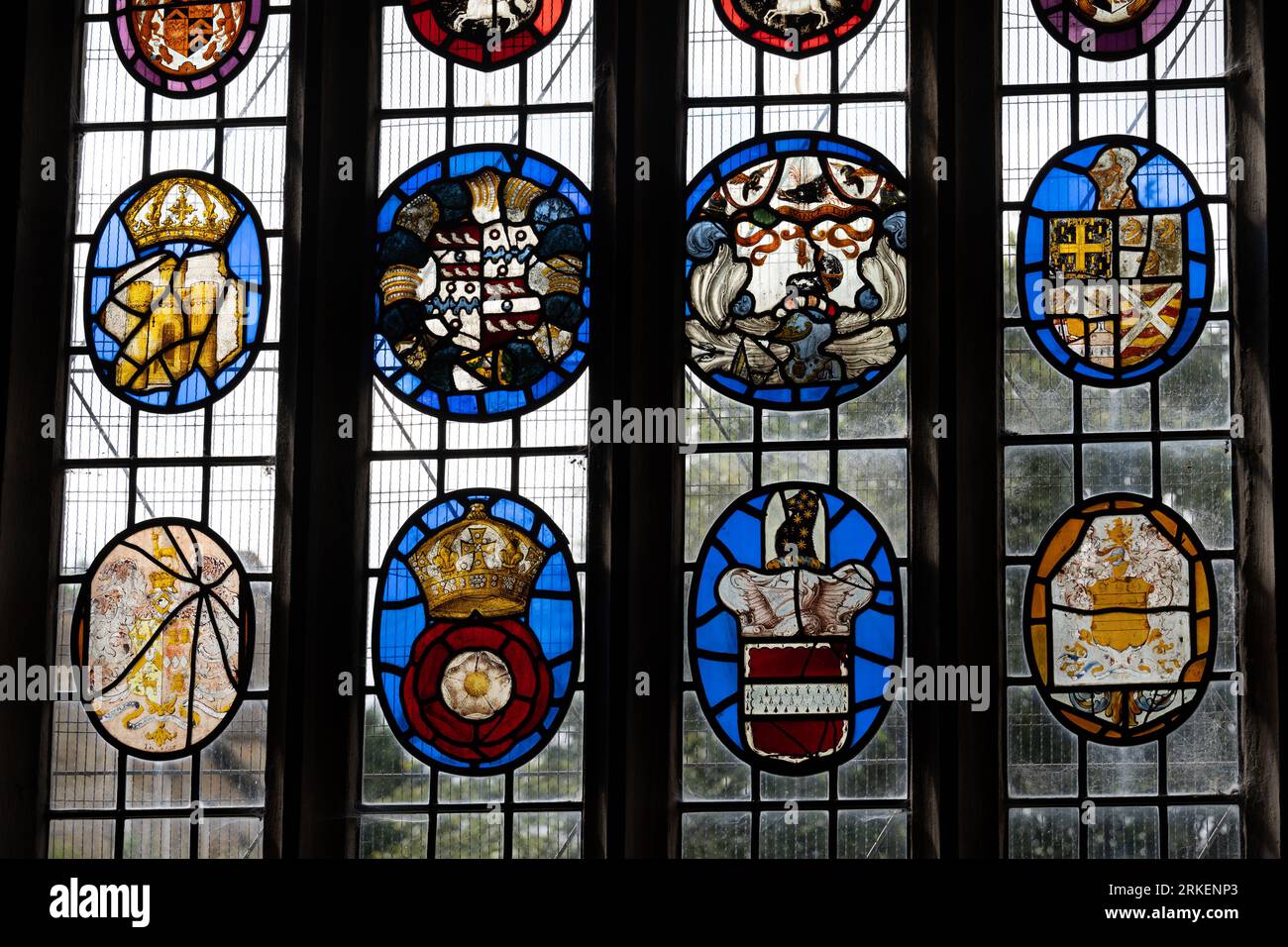 Buntglasrundstücke, St. John the Baptist Church, Cherington, Warwickshire, England, Vereinigtes Königreich Stockfoto