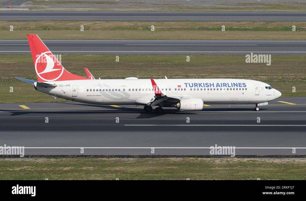 ISTANBUL, TURKIYE - 17. SEPTEMBER 2022: Turkish Airlines Boeing 737-9F2ER (40979) landet zum internationalen Flughafen Istanbul Stockfoto