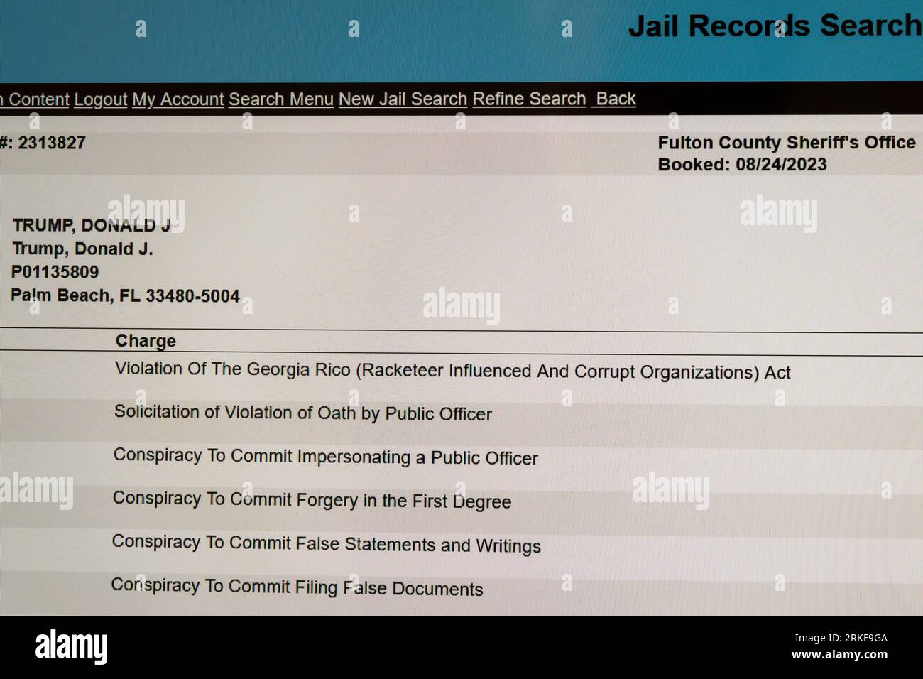 24. August 2023 Haftnotiz von Donald Trump, nachdem er sich im Fulton County Sheriff's Office in Georgia (USA) wegen Verschwörungs- und Verschwörungsvorwürfen nach dem RICO Act (Racketeer-beeinflusste und korrupte Organisationen) ergeben hatte. Stockfoto
