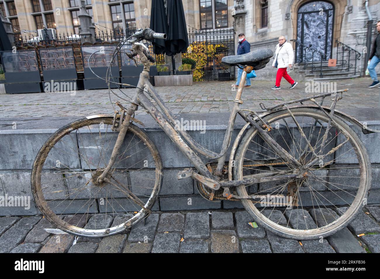 Rostiges Fahrrad in Gent Stockfoto