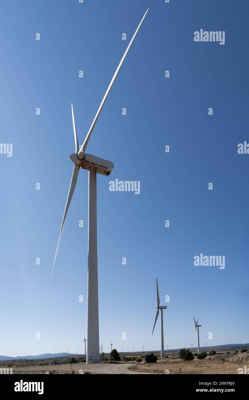 Windenergieanlagen aus erneuerbaren Energien Stromerzeugung in Maranchon, Guadalajara Stockfoto