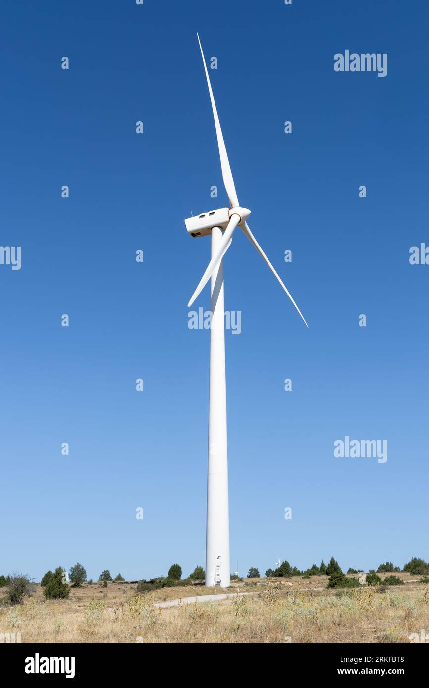 Windenergieanlagen aus erneuerbaren Energien Stromerzeugung in Maranchon, Guadalajara Stockfoto