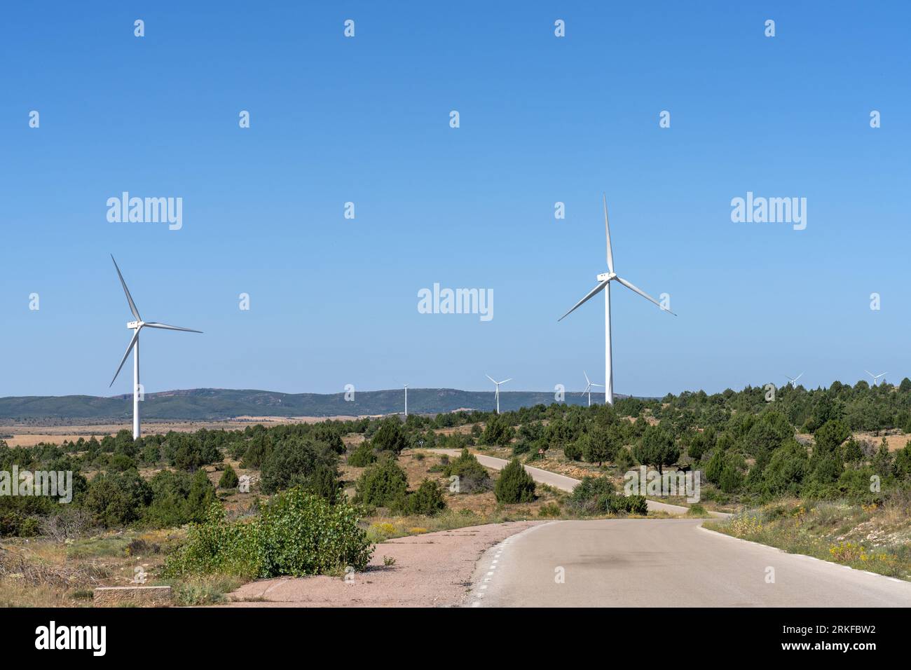 Windenergieanlagen aus erneuerbaren Energien Stromerzeugung in Maranchon, Guadalajara Stockfoto