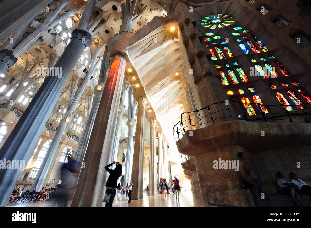 Bildnummer: 55470574  Datum: 18.05.2011  Copyright: imago/Xinhua (110617) --  , June 17, 2011 (Xinhua) -- Photo taken on May 18, 2011 shows visitors in the Sagrada Familia, major work of Catalan architect Gaudi, in Bacelona. The famous unfinished works of Antoni Gaudi is presently the only uncomplete building but on the list of UNESCO World Heritage.  (Xinhua/Chen Haitong)(srb) FRANCE-PARIS-UNESCO-WORLD HERITAGE COMMITTEE-35TH SESSION-BACKGROUND PUBLICATIONxNOTxINxCHN Reisen Highlight xub 2011 quer o0 Kirche Innen Spanien Gebäude    Bildnummer 55470574 Date 18 05 2011 Copyright Imago XINHUA  J Stockfoto