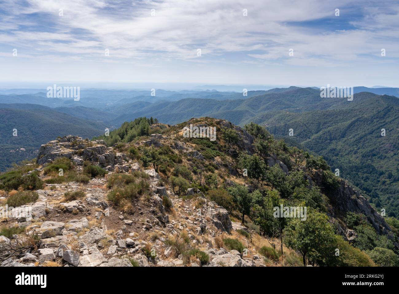 Malerische Berglandschaft im Sommer im Nationalpark Cevennes in der Nähe von St Jean du Gard, Gard, Frankreich Stockfoto
