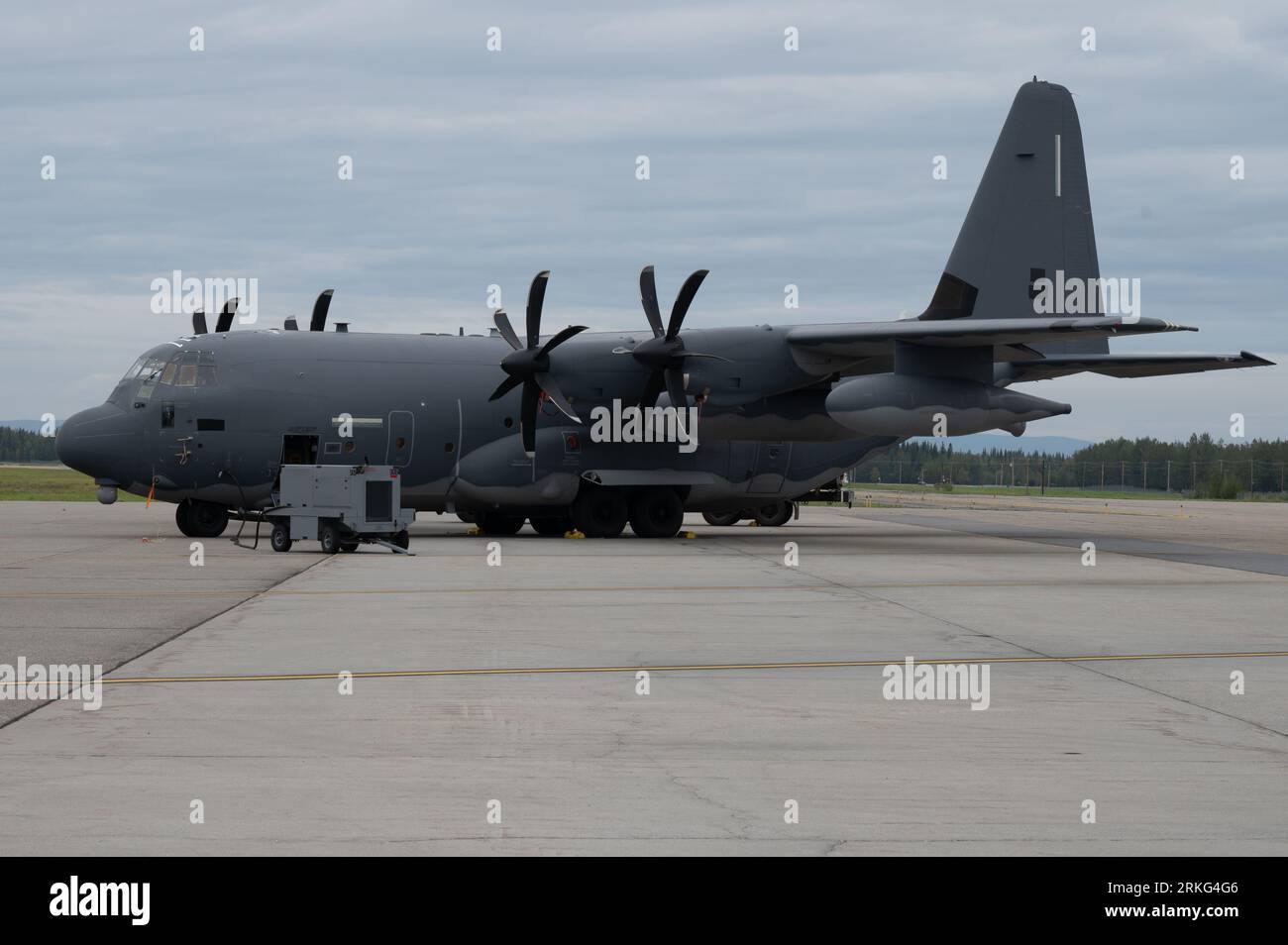 MC-130J Commando II sitzt auf der Fluglinie während der Red Flag-Alaska 23-3, 24. August 2023. Foto: Airman Carson Jeney Stockfoto