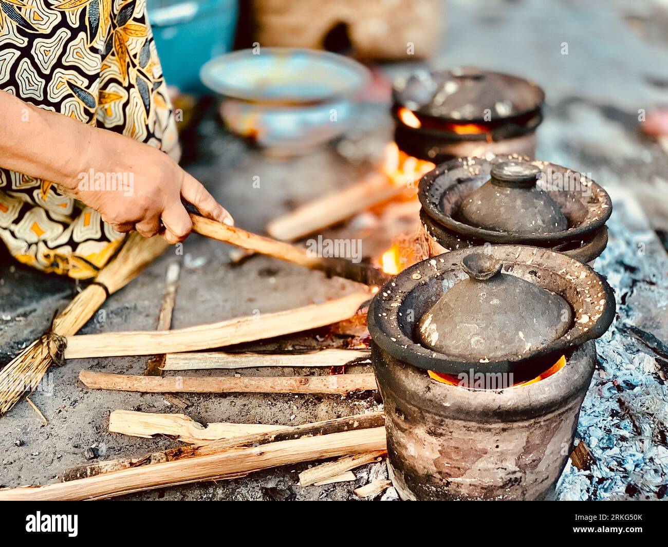 Traditionelle Tonpfannkuchen (Wajan Serabi) aus Java, Indonesien Stockfoto