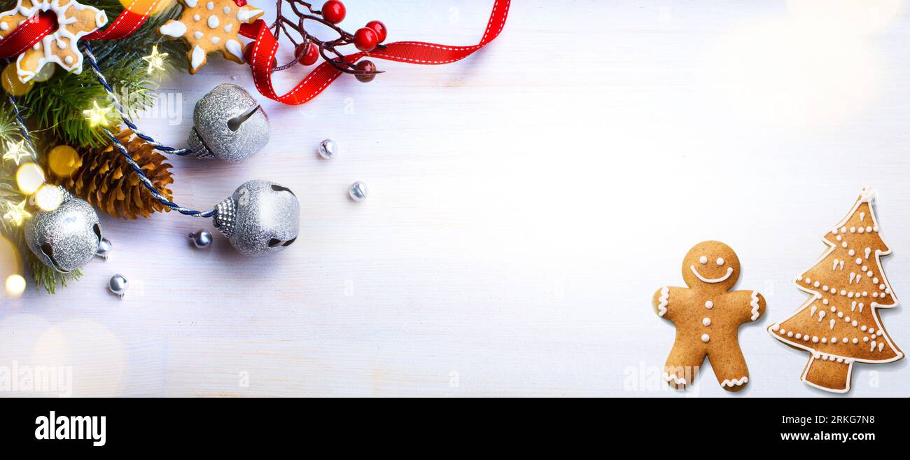 Weihnachtsgrußkarte oder Weihnachtsbanner; weihnachtlicher flacher Hintergrund Stockfoto