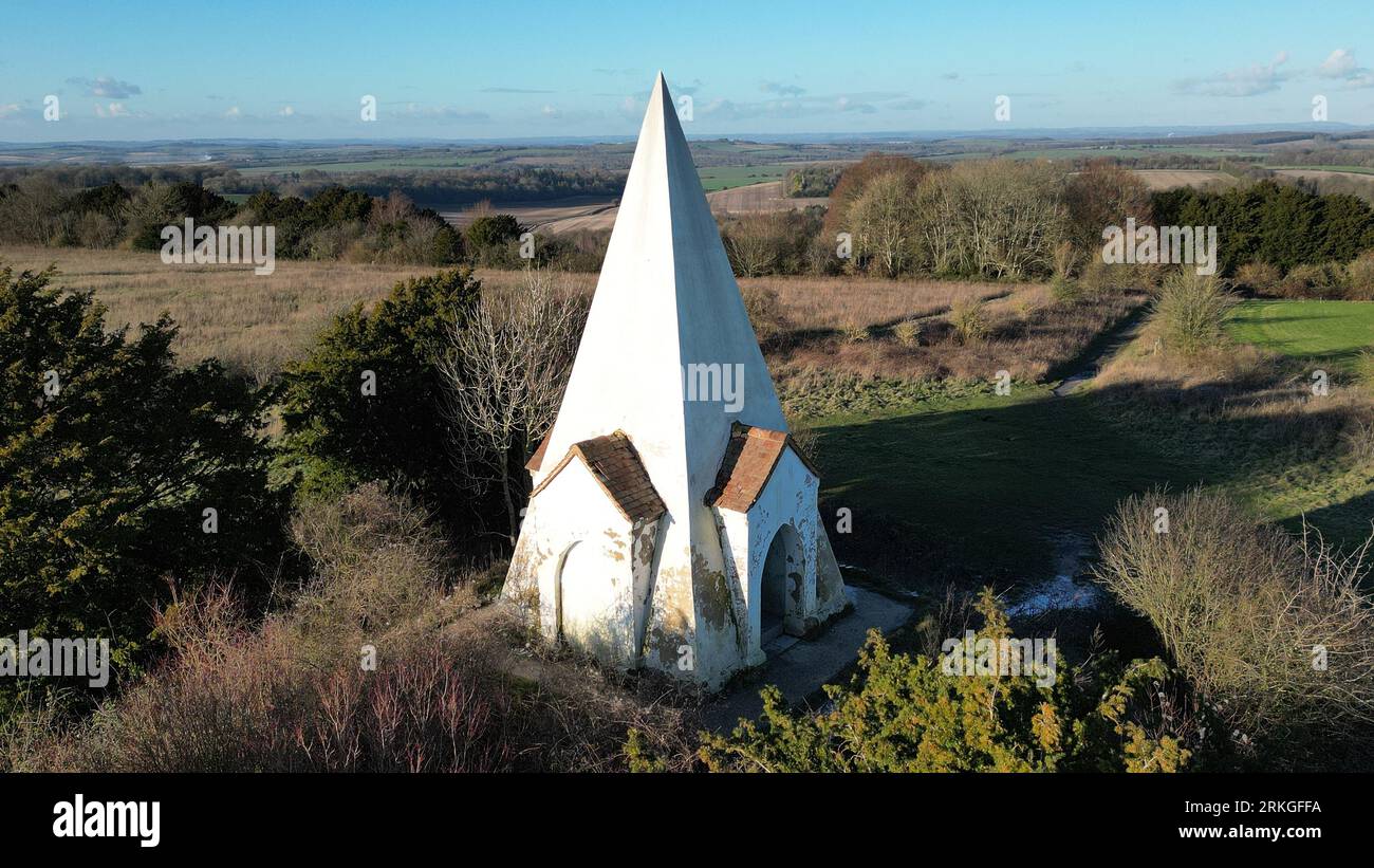 Ein Denkmal zu Ehren eines Pferdes namens „Beware Chalk Pit“ im Farley Mount Country Park, Hampshire Stockfoto