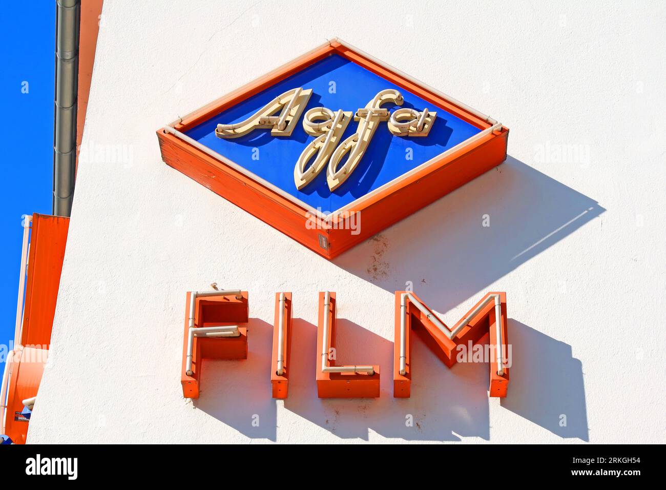 Alte historische deutsche Art Deco Agfa Film zeigen Schilder, bei Foto Rimbach Fotografen, Mainzer Stadtzentrum, Rheinland-Pfalz, Deutschland Stockfoto