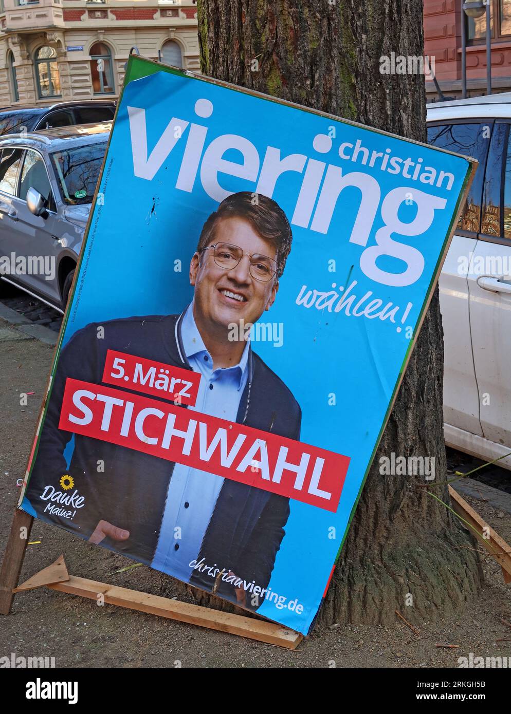 Christian Viering Mainzer Stadtpolitiker, grünes politisches Kandidatenplakat - Mombacher Straße. 61, 55122 Mainz, Rheinland-Pfalz, Deutschland Stockfoto