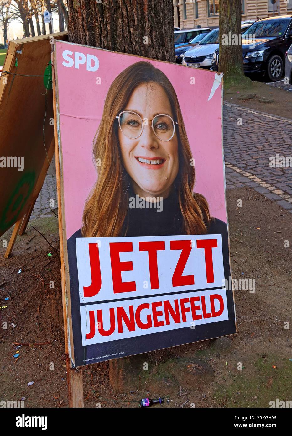 Jetzt - jetzt Jungenfeld Mainzer Stadtpolitiker, SPD-Politiker-Plakat - Mombacher Straße. 61, 55122 Mainz, Rheinland-Pfalz, Deutschland Stockfoto