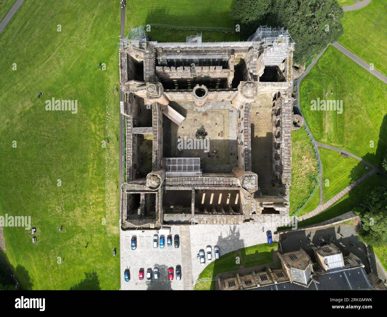 Ein Blick aus der Vogelperspektive auf den historischen Linlithgow Palace in Schottland Stockfoto