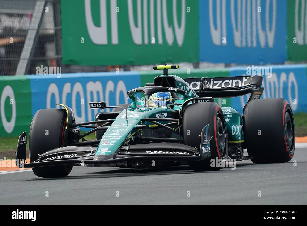 Zandvoort, Niederlande. 25. August 2023. Motorsport: Formel-1-Weltmeisterschaft, großer Preis der Niederlande, 1. Freies Training: Fernando Alonso aus Spanien vom Team Aston Martin ist auf dem richtigen Weg. Quelle: Hasan Bratic/dpa/Alamy Live News Stockfoto