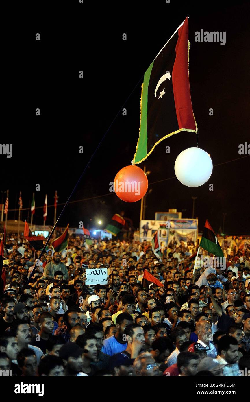 Bildnummer: 55808067 Datum: 21.08.2011 Copyright: imago/Xinhua (110821) -- BENGHAZI, 21. August 2011 (Xinhua) -- Unterstützer der Rebellen nehmen an einer Kundgebung in Bengasi, Libyen, Anfang 21. August 2011 Teil. Die libyschen Rebellen haben die Kontrolle über den Tripoli International Airport in Tripoli übernommen, wie das von den Rebellen kontrollierte Libyen-Fernsehen am Samstag mitteilte. Zuvor hieß es im Fernsehen, die Rebellen hätten auch ein Waffenlager in der Hauptstadt erobert. (Xinhua/Mahamad Umayr) (lyi) LIBYEN-BENGASI-RALLYE PUBLICATIONxNOTxINxCHN Gesellschaft Rebellen Libyen Freude x0x xtm Premiere 2011 hoch Bildnummer 55808067 Datum 21 08 2011 Copyright Imago Stockfoto