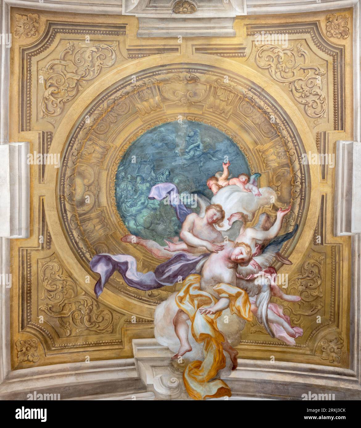 GENUA, ITALIEN - 6. MÄRZ 2023: Das Fresko der Engel mit der Schlacht von Kaiser Konstantin auf der Milvischen Brücke in der Kirche Chiesa di Santa Croce b Stockfoto